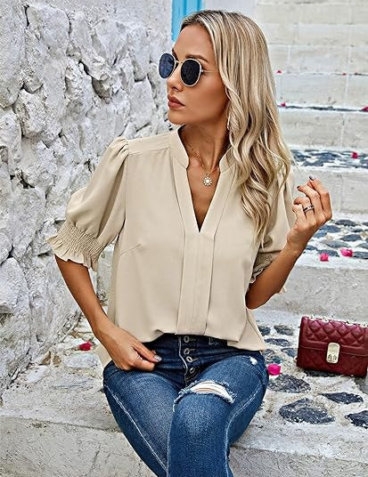 Blouse estivale chic à col en V de FLORA - Renouvelez votre garde-robe !