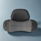 Cuscino massaggiante ergonomico grigio, design compatto, ideale per supporto cervicale e sollievo muscolare. Accessorio benessere casa e ufficio.
