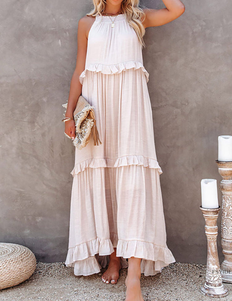 Abito lungo estivo donna in cotone bianco, senza maniche, con balze. Perfetto per occasioni casual. Accessoriato con borsa in paglia.