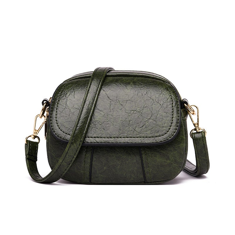 Borsa a tracolla verde in pelle sintetica, design compatto, chiusura a zip, dettagli dorati, ideale per moda donna e accessori eleganti.